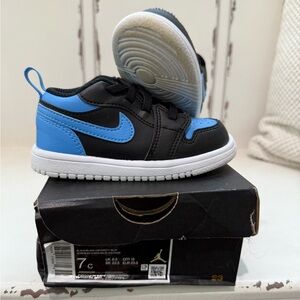 Kids Jordan Low’s Black & Blue
